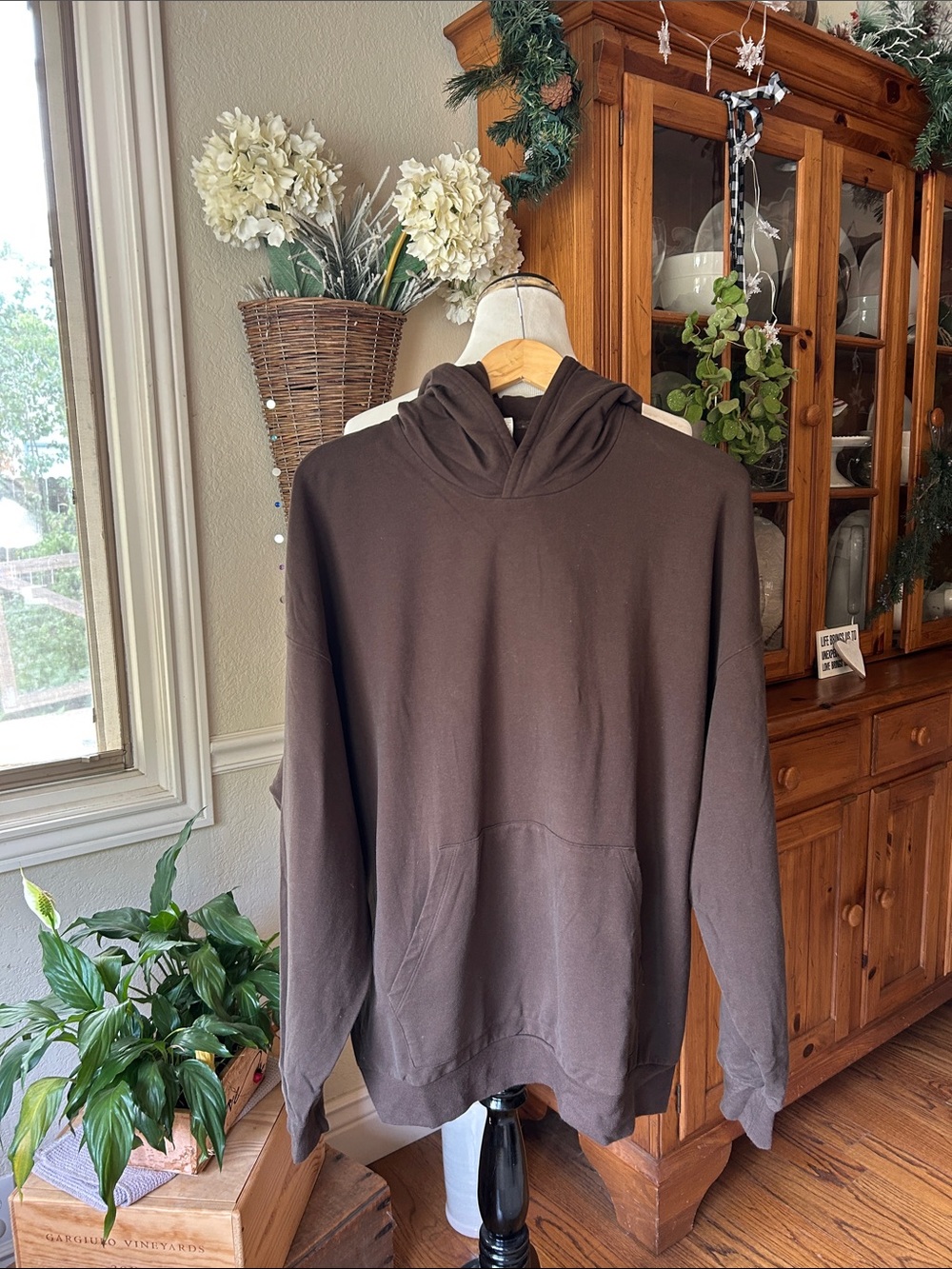 ALO Yoga Men's Dark Brown Hooded Pullover